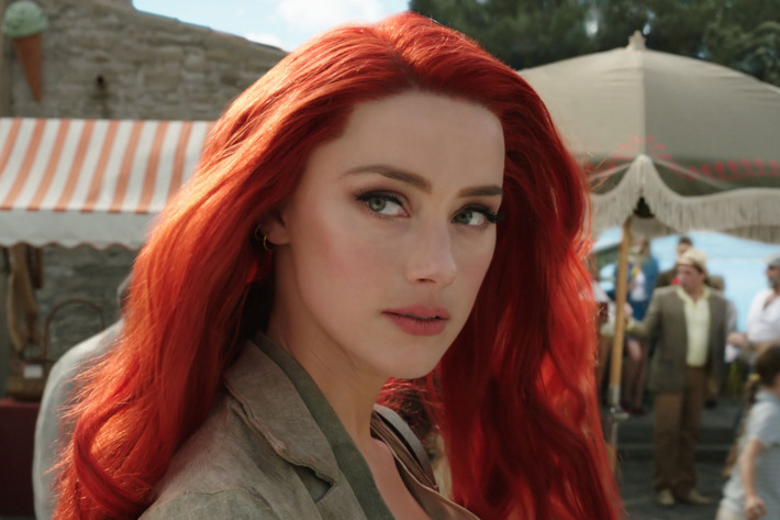 Mera S Hair Is A Lie In Aquaman Kinda Color Water Science